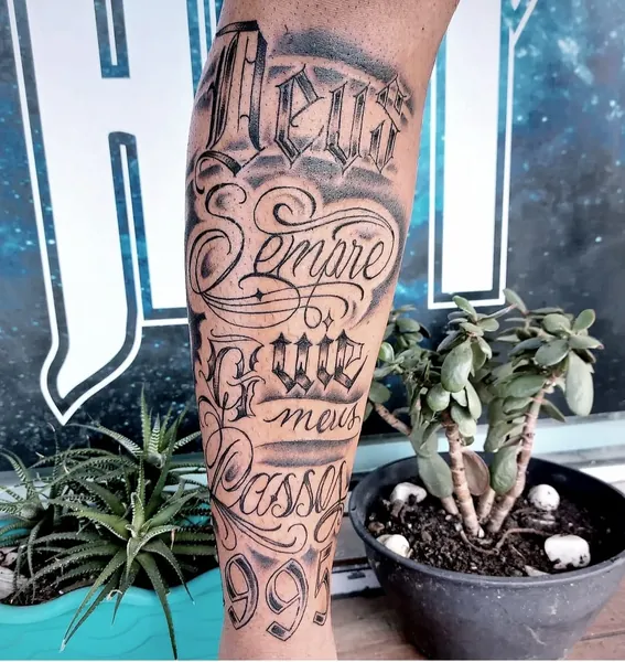 Tatuagem estilo Lettering